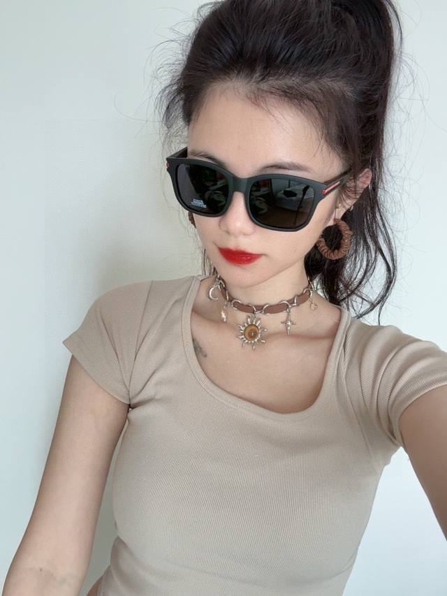 Prada square frame sunglasses Sunglasses classic square frame design, not picky
