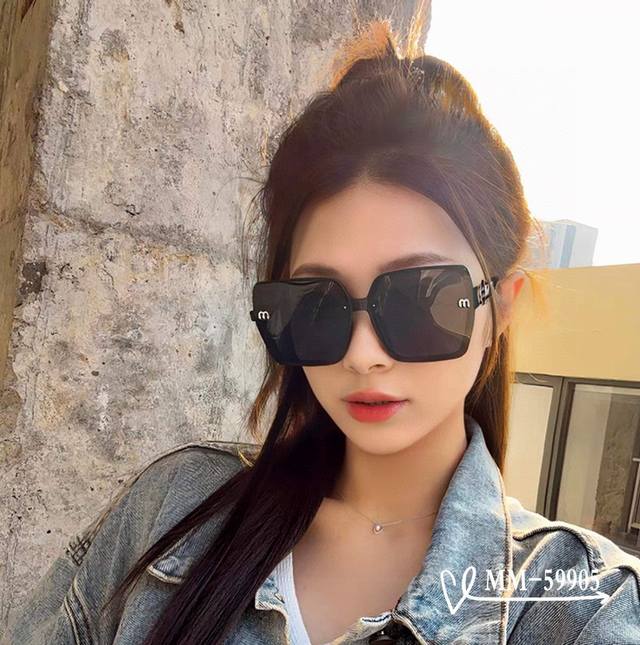 Italian Miumiu . Polaroid resin polarized lenses . Tr90 frame is light and comfo