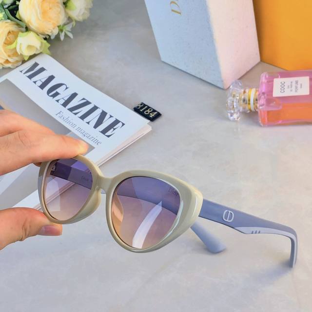 Dio* trendy and stylish glasses, cat-eye small frame, integrated nose pads sungl