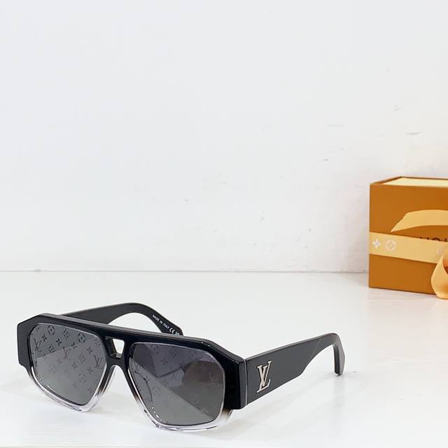 Louis Vuitton Mod: Z2870W Size: 58 ports 14 145
