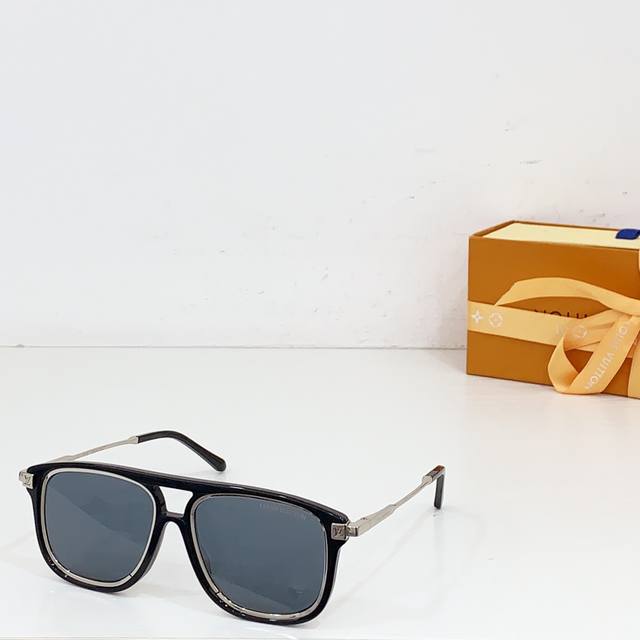 Louis Vuitto* Model: Z2595U Size: 56 ports 18-150