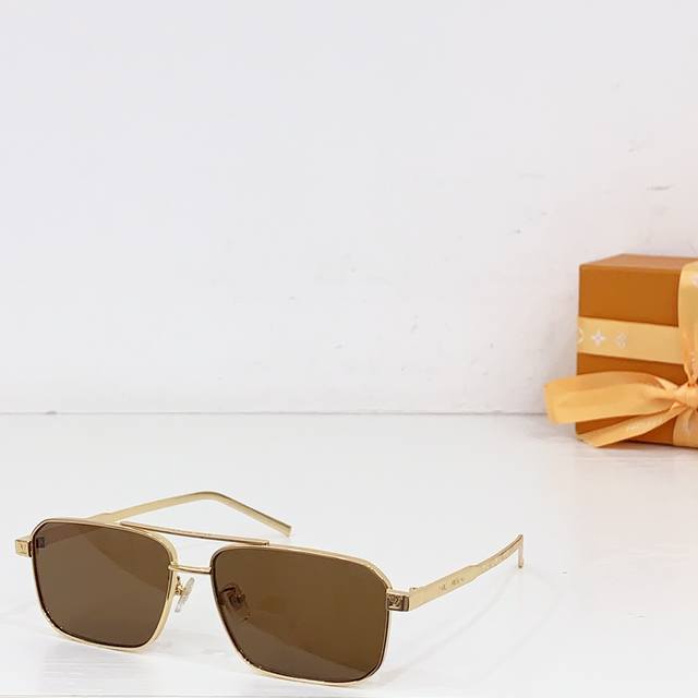 Louis Vuitto*Model