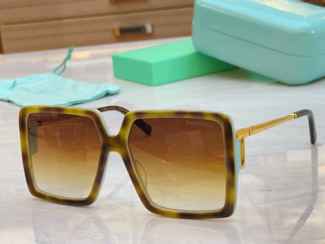 Tiffany & Co. New sunglasses, Mod: Tf4212, Size: 59 17-135