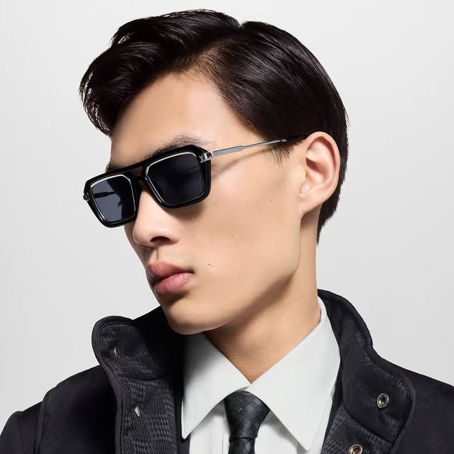 Louis Home Z2596U Size: 51 mouth 20-150 Vibrant and unique personality showing y