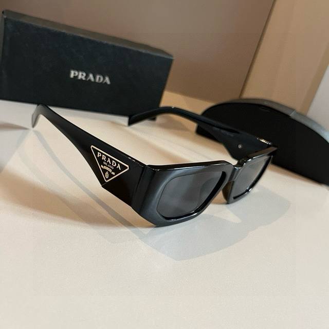 Prada high-end sunglasses for men and women, sun protection and face shaping gla