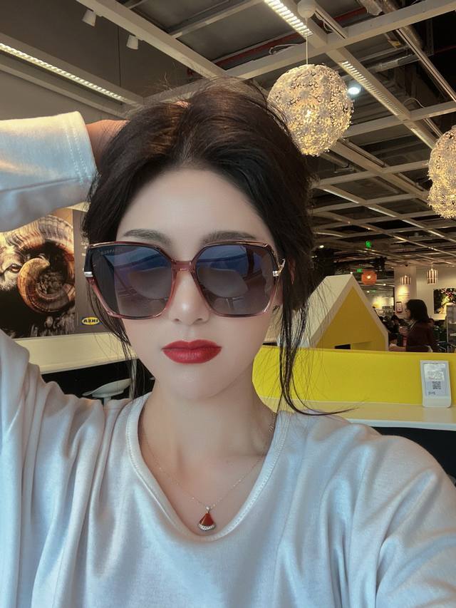 Chanel sunglasses 2025 new spring ultra-light sunglasses are worn by many blogge