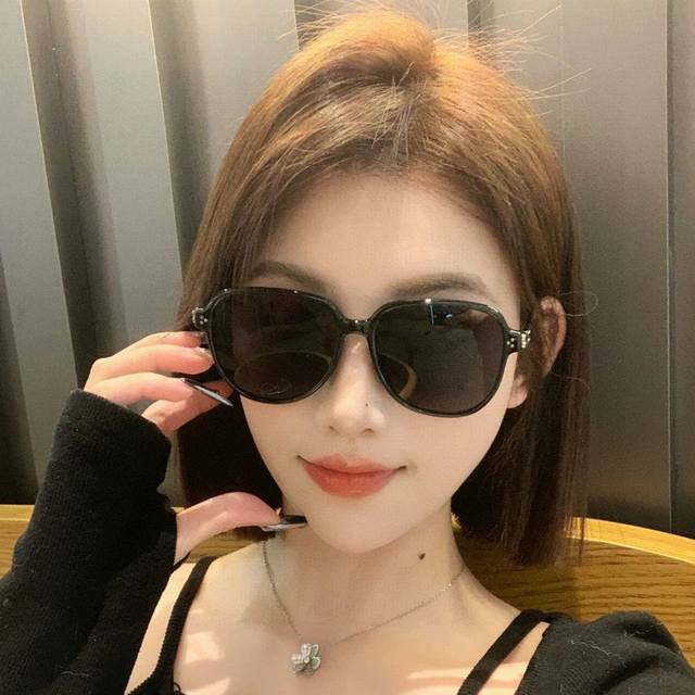 Gucci 2025 Spring New Trend Hot Fashion Square Frame Polarized Sunglasses High Q