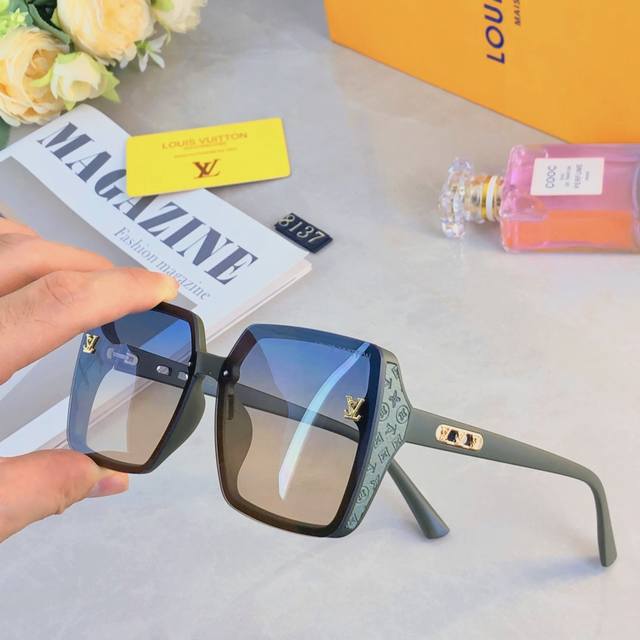 Louis Vuitto*Personalized fashion style classic full-frame sunglasses simple and