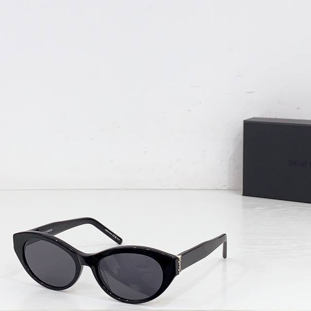 Saint Lauren* Model: Slm148 Size: 54 ports 18-145