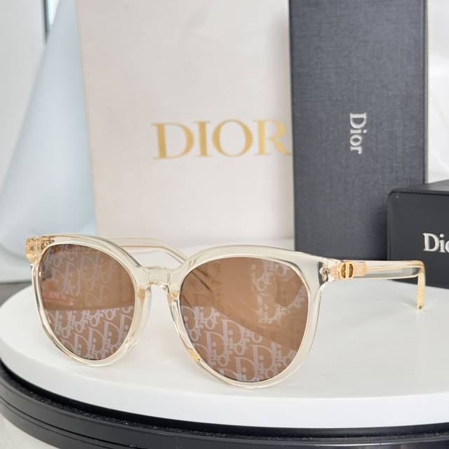 Dio*Model: 30Montaigne Mini R2F