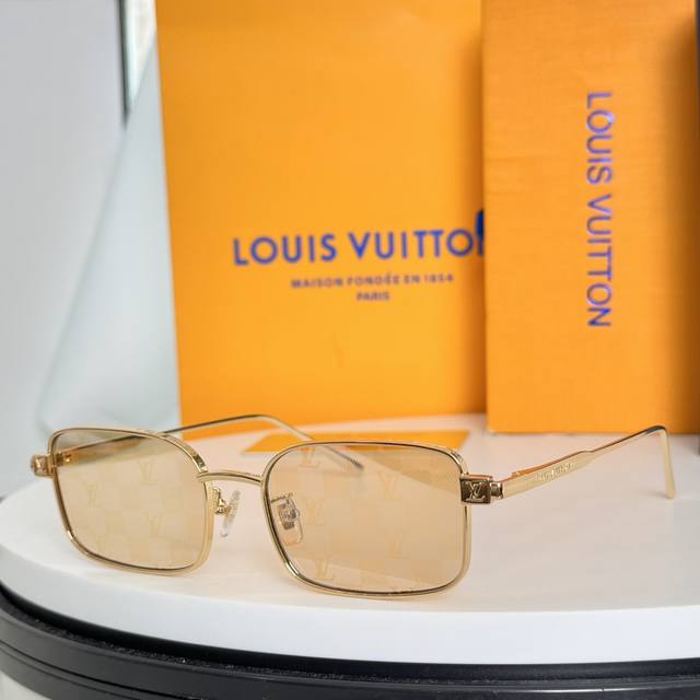Louis Vuitto*Model