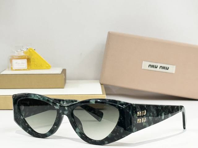 Miu M* Model: Smu06Ys Size: 52 ports 17-145