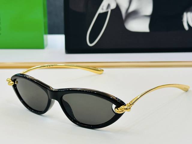 Just arrived Bottega Veneta Bv1390S Size: 56 mouth 14-145 The real thing is more