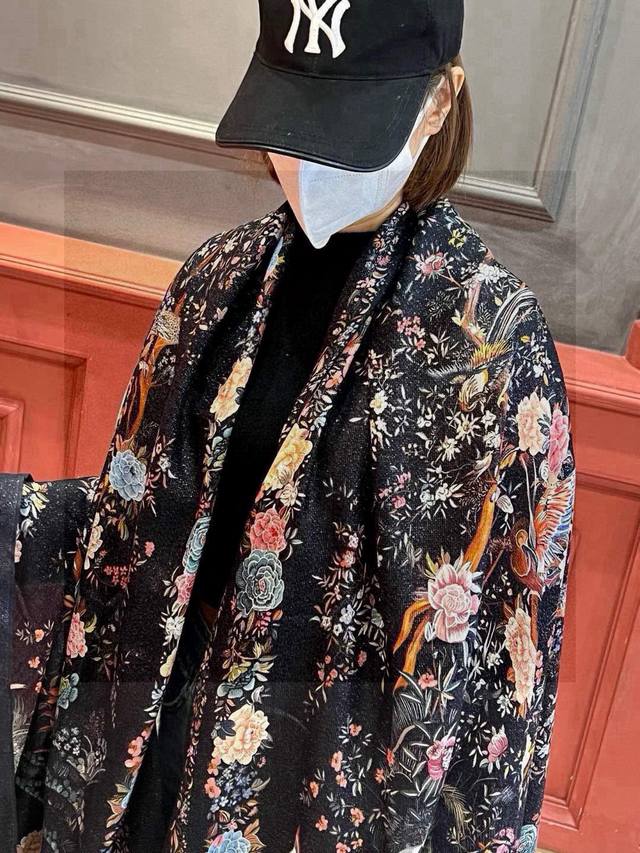 Gold and silver thread Dior counter model ~ just to tell you that this model mus