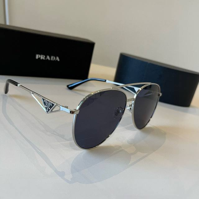 Prada Prada world-class master manufacturing. Sunglasses high-end fashion all-ma