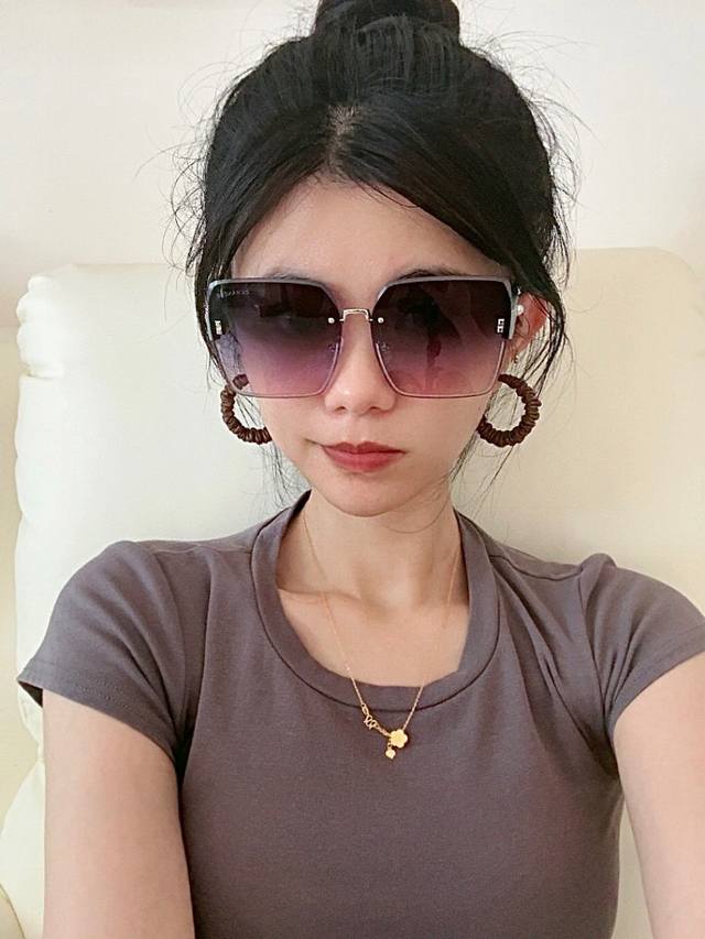 Chanel 2025 Spring New Trend Explosive Fashion Square Frame Sunglasses High Qual