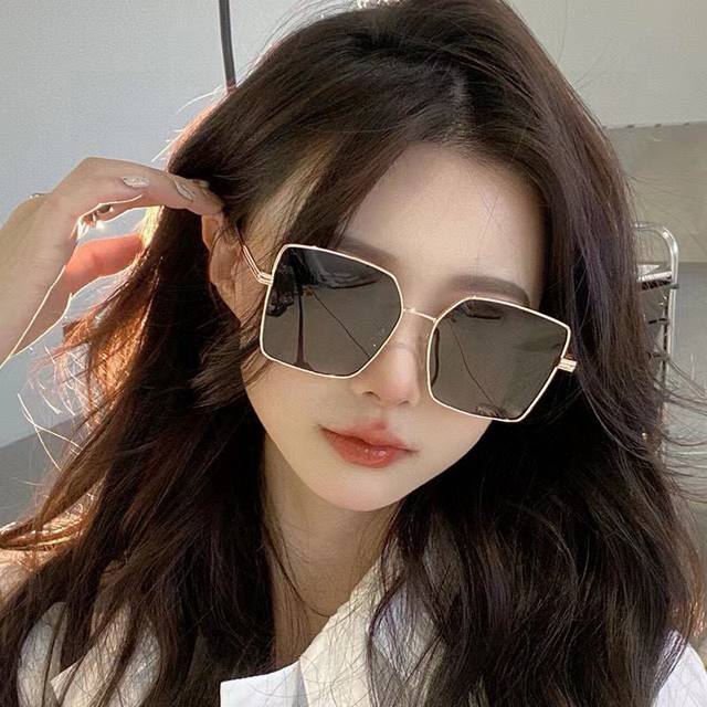 Gucci 2025 official new models, many celebrities' new models, large frame polari