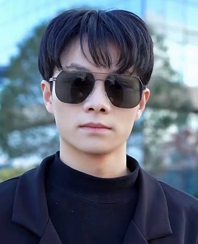 Gucci 2025 new men and women couple sunglasses polygonal sunglasses IP plating n