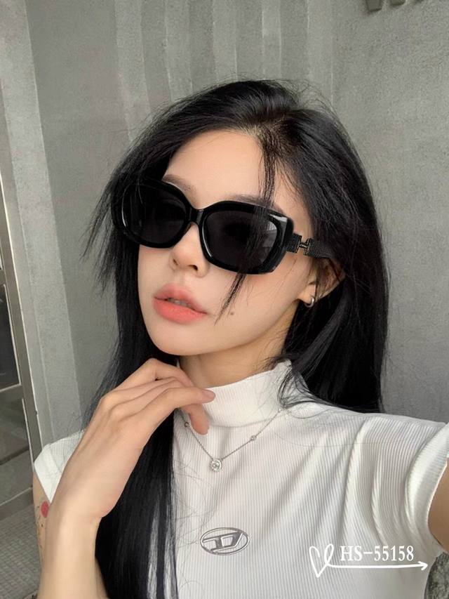 Hermes . Polaroid resin polarized lens . Tr90 frame is light and comfortable to