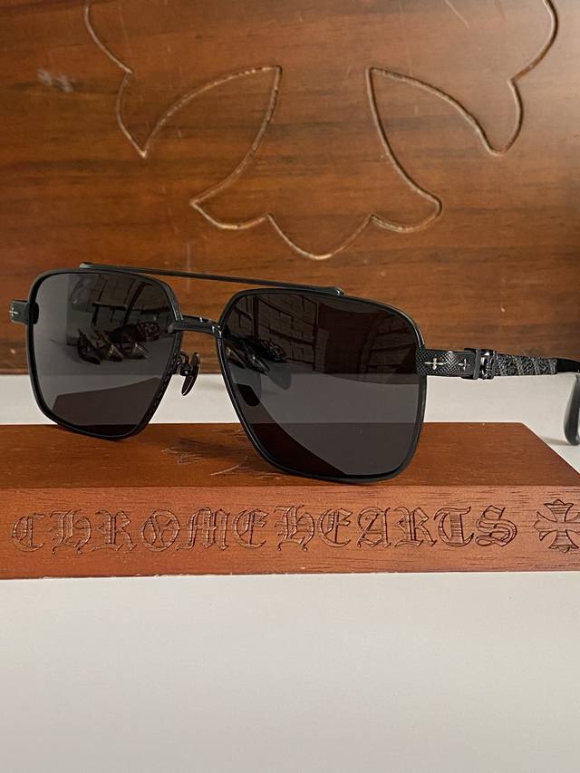 New sunglasses Chrome Heart Three-dimensional pattern pure titanium temples atmo