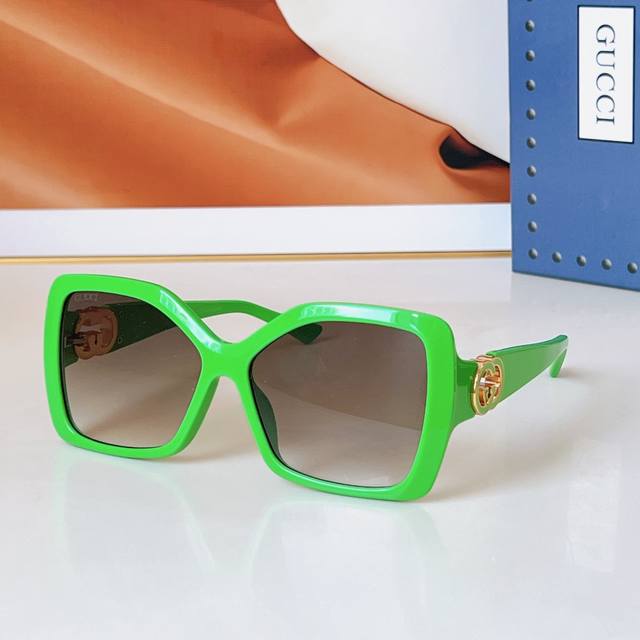 Gucc* Model: Gg2015S Size: 57 ports 16-145