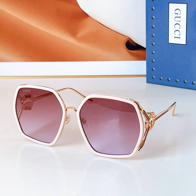 Gucc* Model: Gg1621 Size: 63 ports 17-132