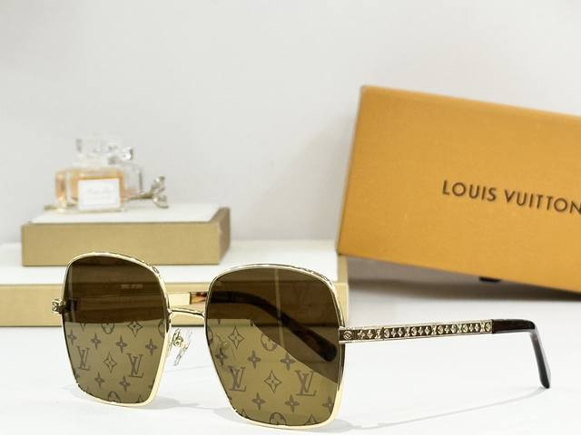 Louis Vuitto* Model: Z2955U Size: 56 ports 19-145