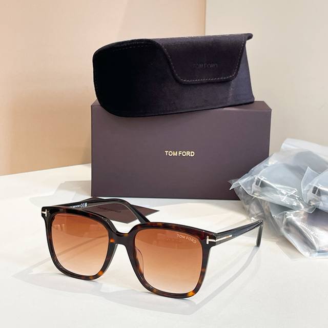 Tom For*Model