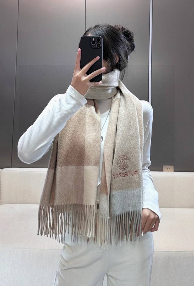 New arrival! Burberry's classic plaid scarf and shawl are here. The original Bur