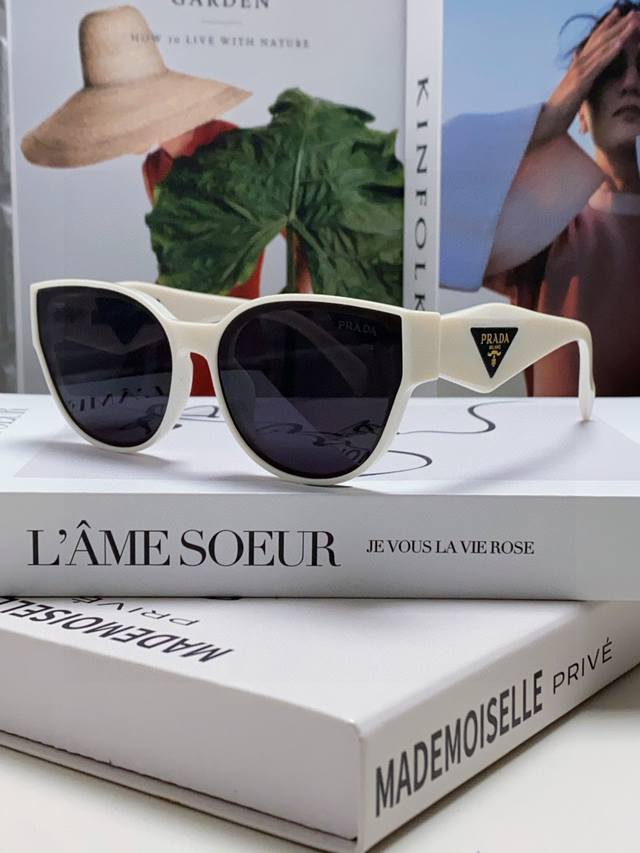 Prada Prada 2025 new sunglasses fashionable face small high-end sunscreen anti-u