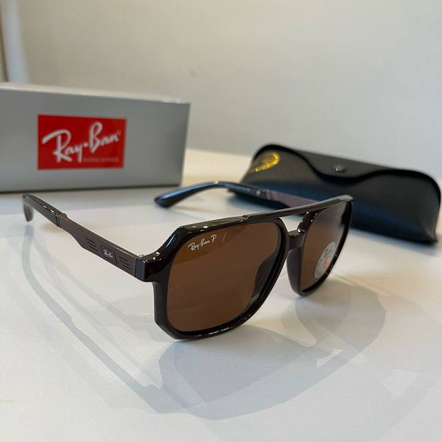 Ray-Ban sunglasses atmosphere artifact Donna At first glance, it looks really co