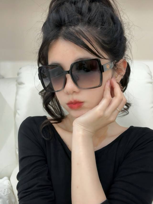 Dior 2025 Spring New Square Frame Sunglasses Various Internet celebrities have b
