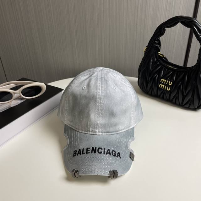 Balenciaga embroidered yuppie baseball cap original baseball cap is of great qua