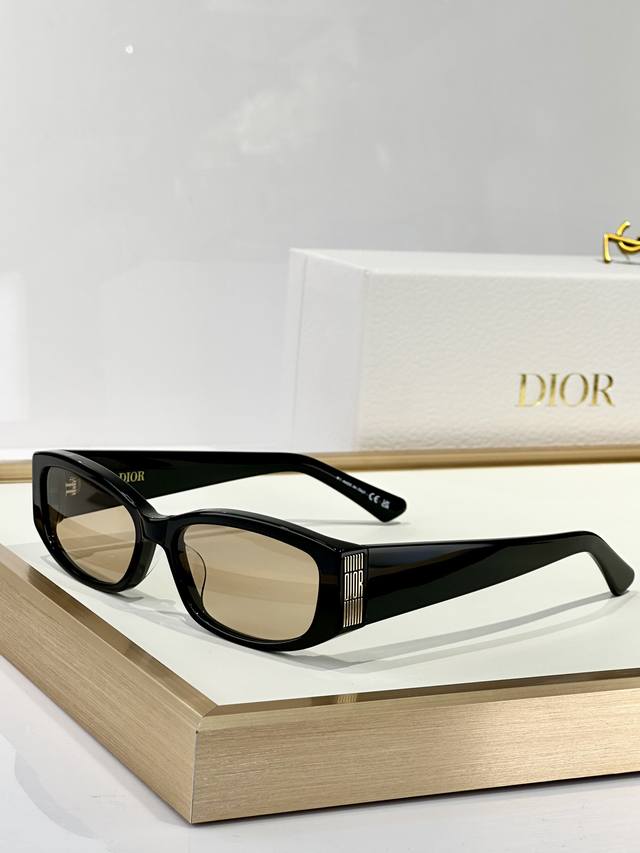 Dior Model: Diorglow S1I Size: 53 ports 20-140