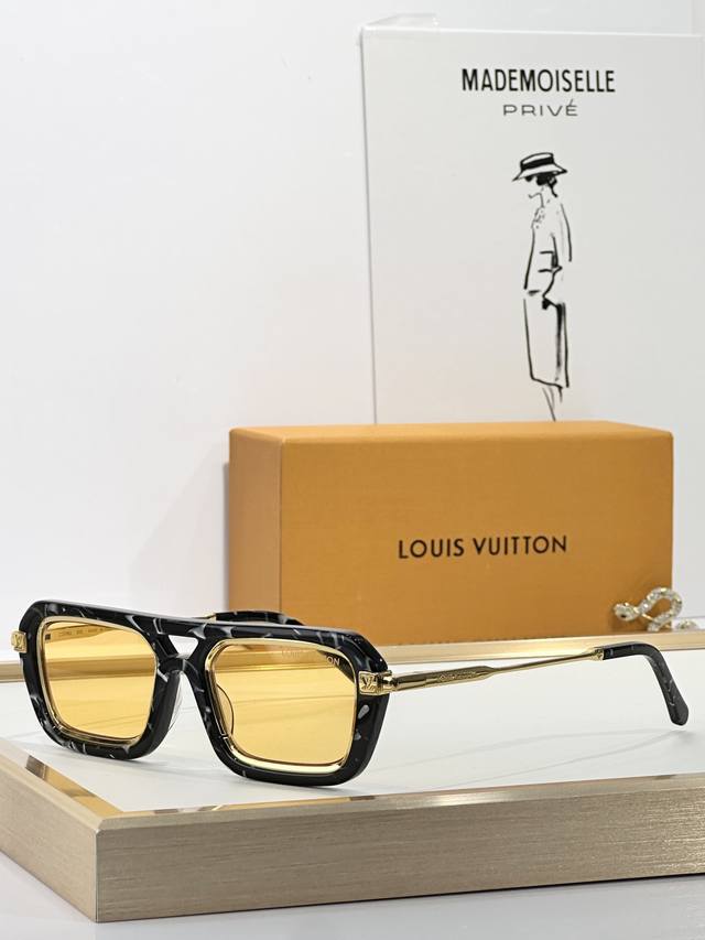 Louis Vuitto* Model: Z2596U Size: 53 ports 22-145