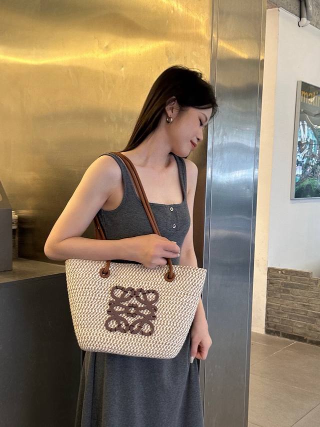 Loewe new woven bag, specifications, 40*30