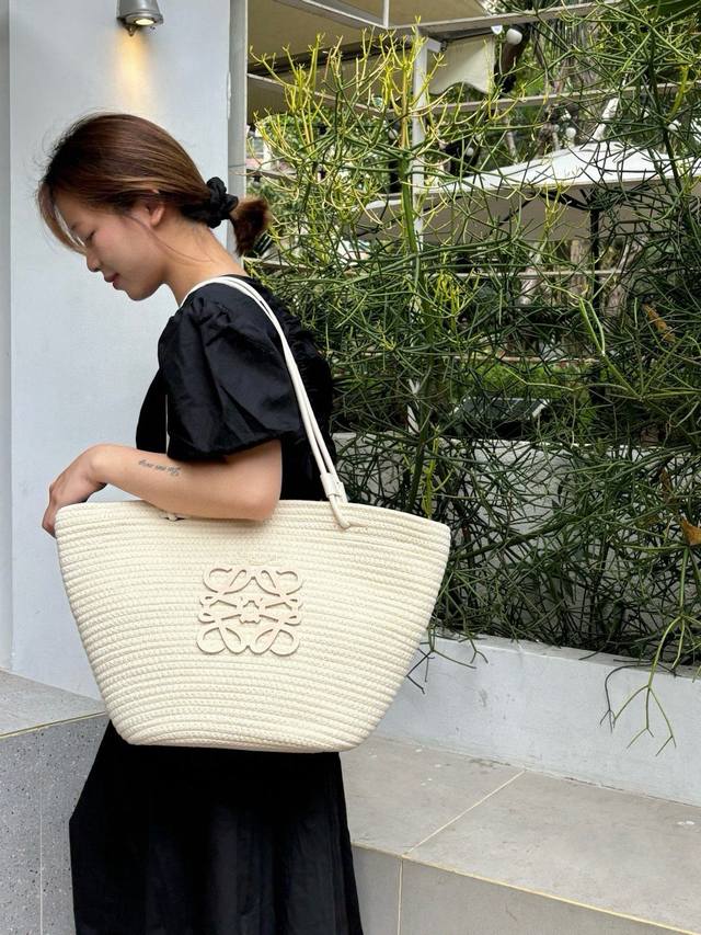 Loewe's new woven bag, lazy style, a must-have for summer travel