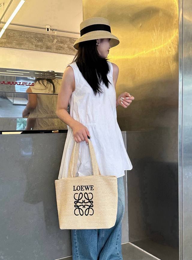 Loewe new straw bag, size 29*30