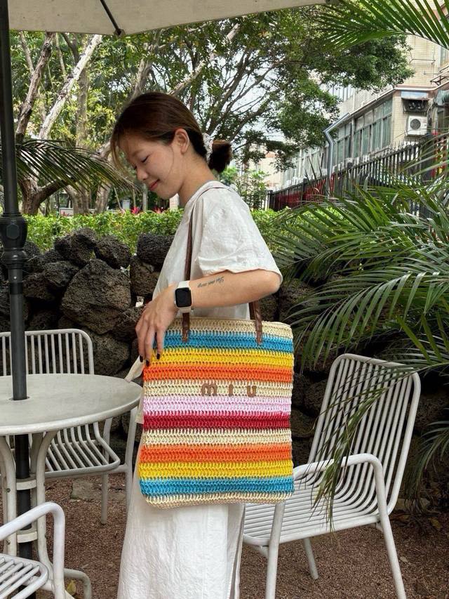 Miumiu Miu Miu straw bag, rainbow shoulder straw bag, 39*35