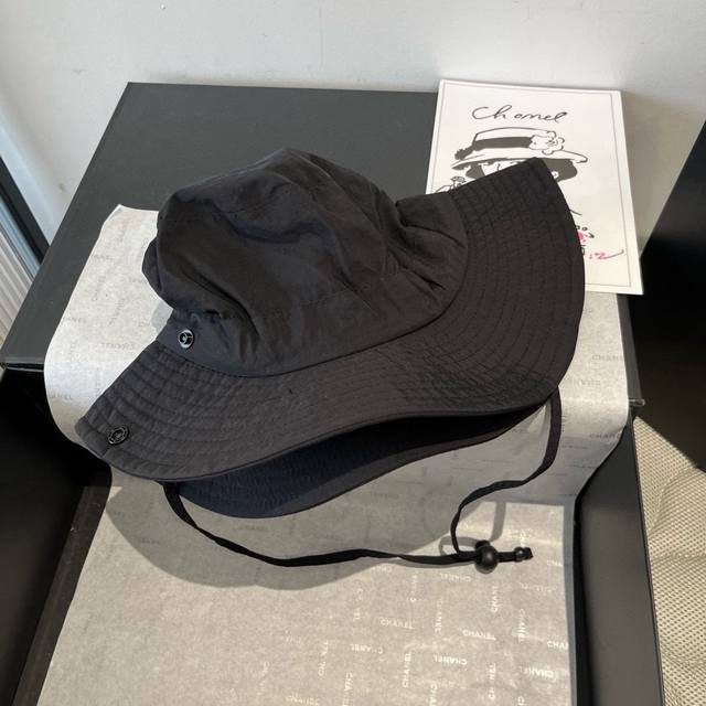 trendy bucket hat, suitable for both men and women