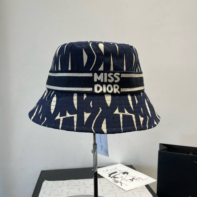 Dior official new bucket hat, counter new
