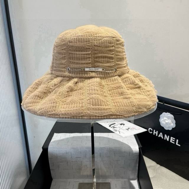 Miumiu new style bucket hat, pleated design, foldable, very good sun protection