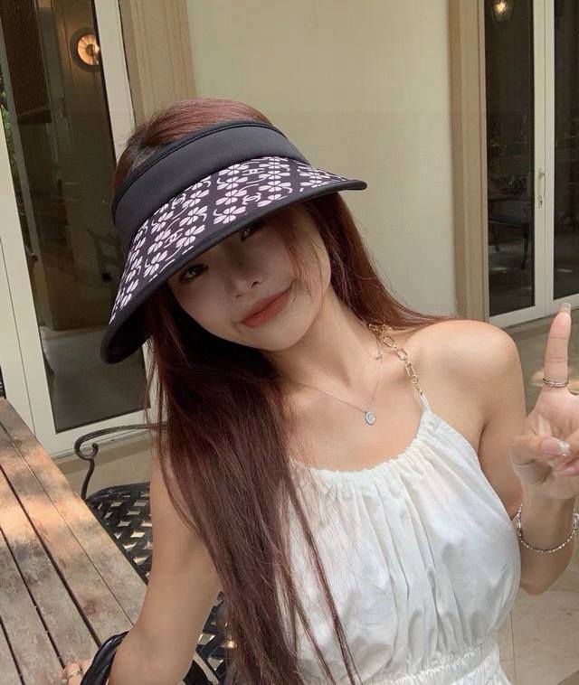 Chanel hollow headband, sun hat,