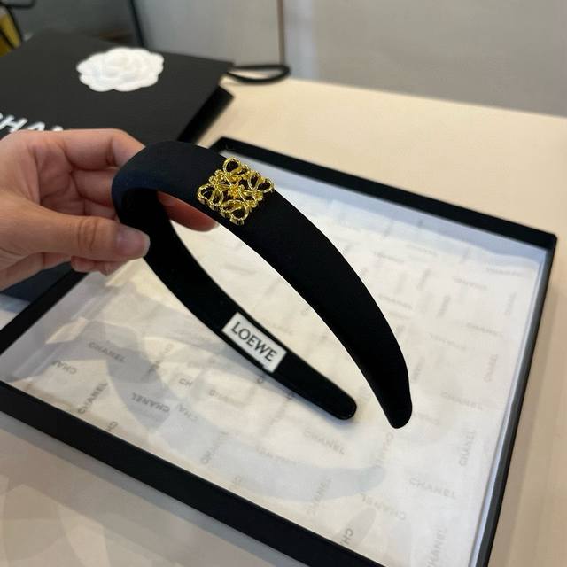 Loewe headband