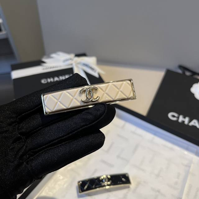 single Chanel hairpin