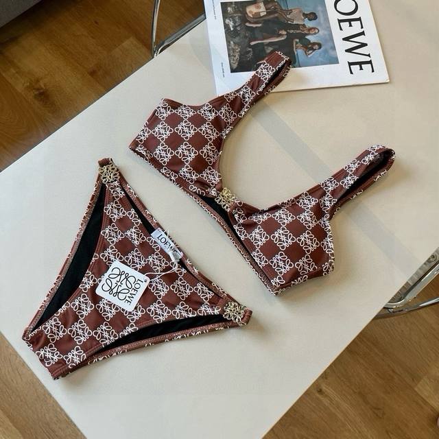 Loewe's new bikini is suitable for a variety of scenarios. It can be worn as an