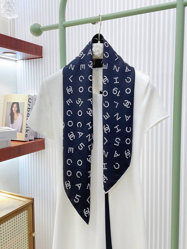 18 Momme double-sided same color new style Ch Black and white letter pattern is