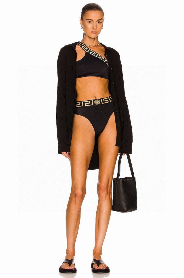 Versace two-piece swimsuit is suitable for a variety of scenarios. It can be wor