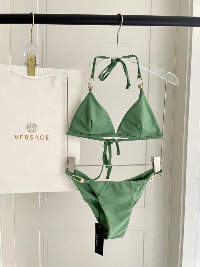 Versace's new bikini is suitable for a variety of scenarios. It can be worn as a