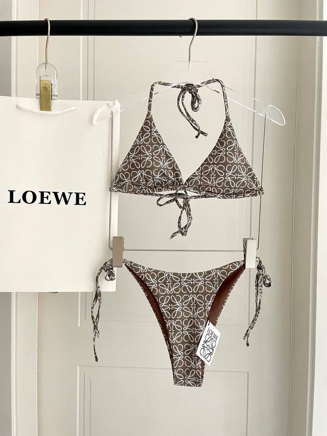 Loewe's new bikini is suitable for a variety of scenarios.